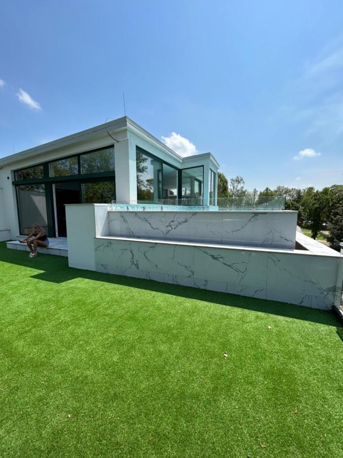 Villa Bauhaus Dream Deluxe T Siófok Esterno foto